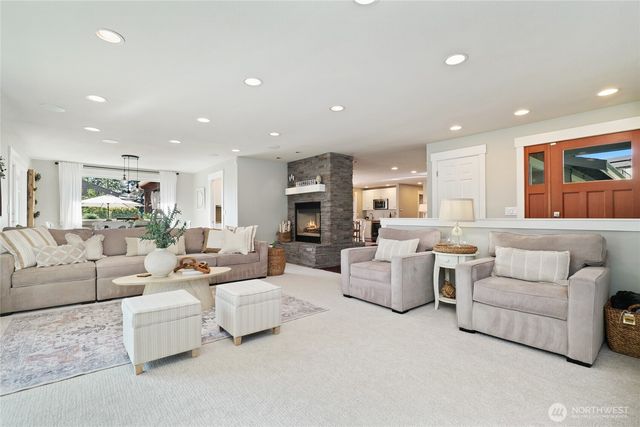 19828 SE 8th Street, Sammamish, WA 98074