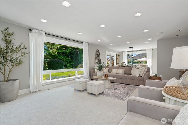 19828 SE 8th Street, Sammamish, WA 98074