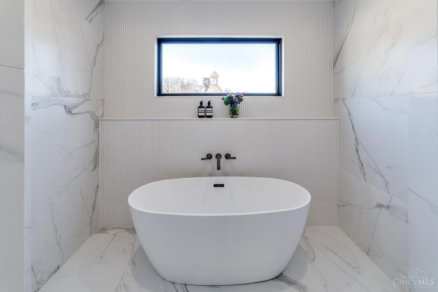 7156 Maple Avenue, Madeira, OH 45243