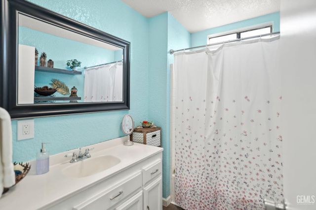 812 Brentwood Drive, Bakersfield, CA 93306