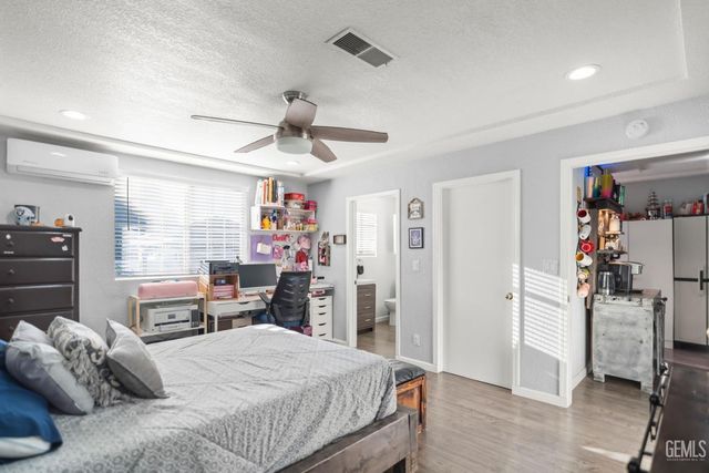 812 Brentwood Drive, Bakersfield, CA 93306