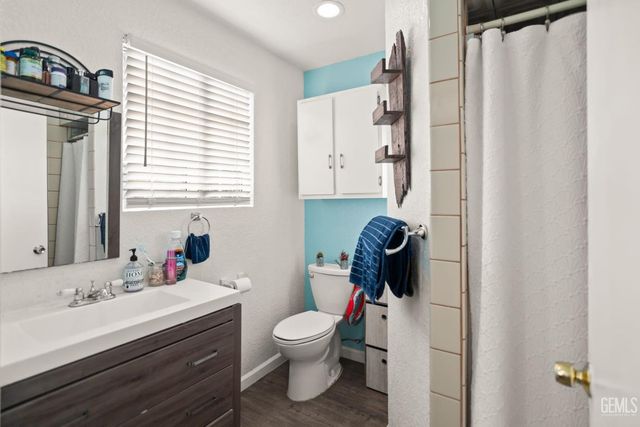 812 Brentwood Drive, Bakersfield, CA 93306