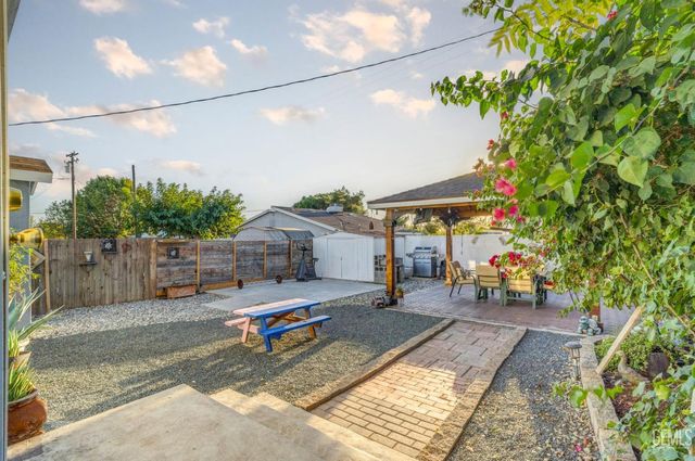 812 Brentwood Drive, Bakersfield, CA 93306