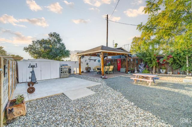 812 Brentwood Drive, Bakersfield, CA 93306