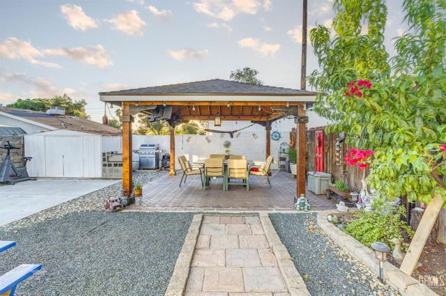 812 Brentwood Drive, Bakersfield, CA 93306