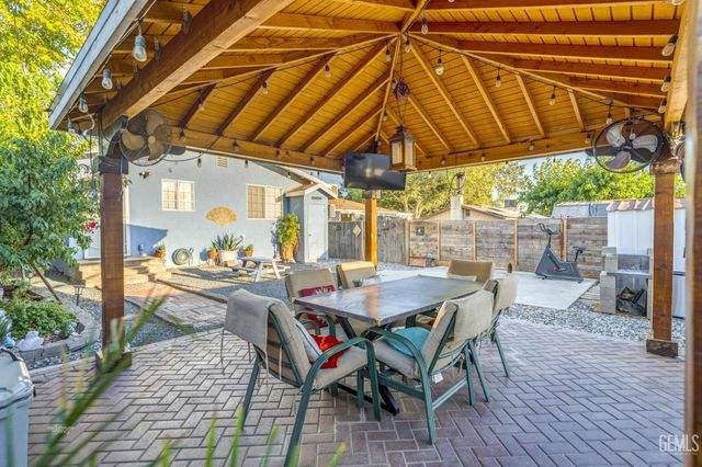 812 Brentwood Drive, Bakersfield, CA 93306