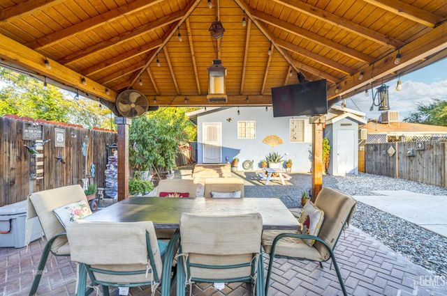 812 Brentwood Drive, Bakersfield, CA 93306