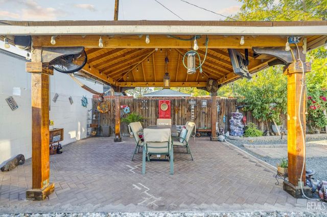 812 Brentwood Drive, Bakersfield, CA 93306