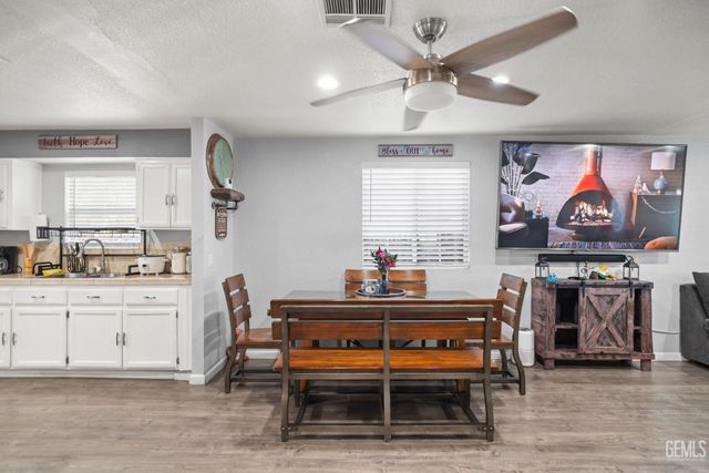 812 Brentwood Drive, Bakersfield, CA 93306