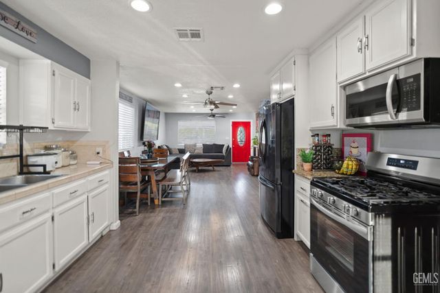 812 Brentwood Drive, Bakersfield, CA 93306