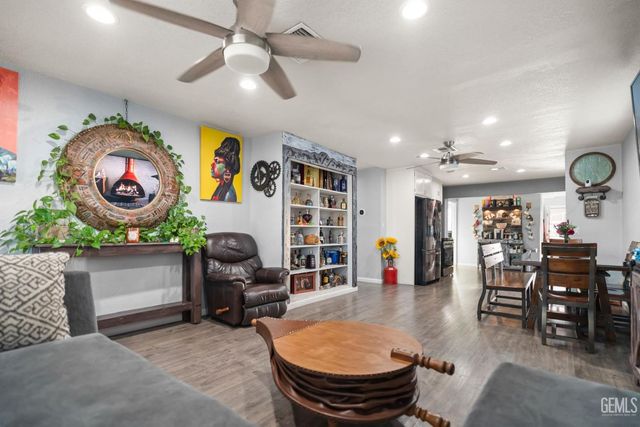 812 Brentwood Drive, Bakersfield, CA 93306