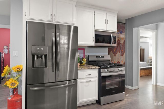 812 Brentwood Drive, Bakersfield, CA 93306