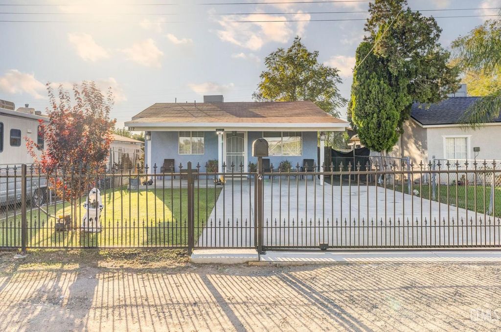 812 Brentwood Drive, Bakersfield, CA 93306