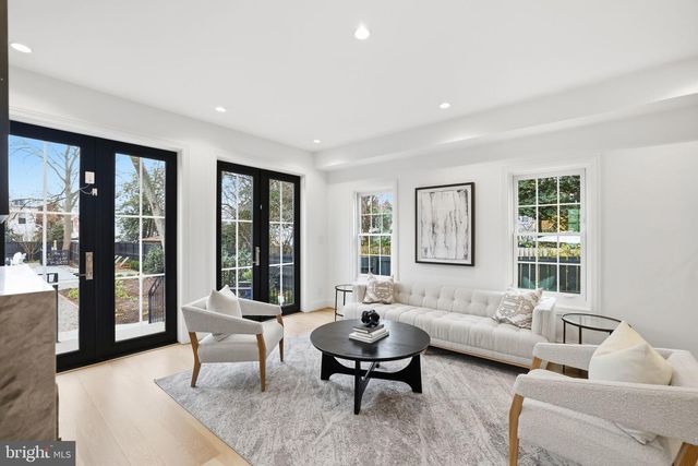 3418 RESERVOIR ST NW, Washington, DC 20007