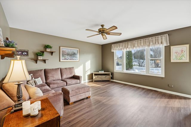 1157 Sawmill Lane, Algonquin, IL 60102