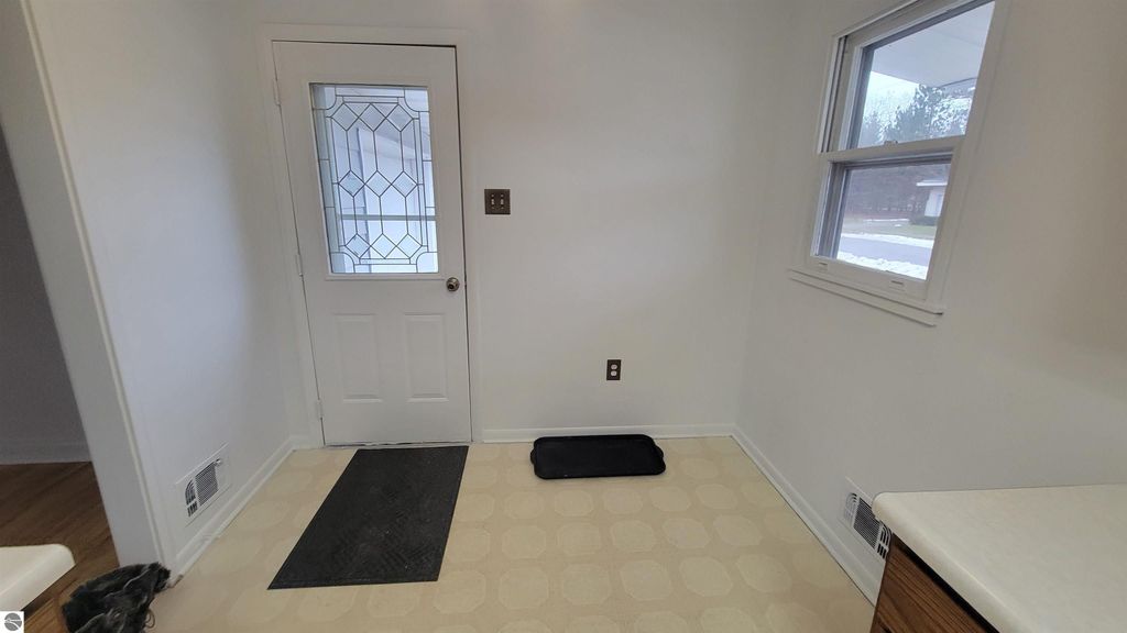 Image 5 of property listing at 8005B N Alaska Street # 15, Oscoda, MI 48750