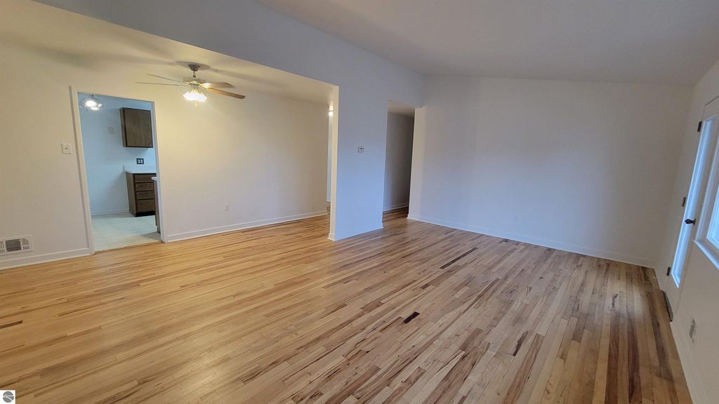 Image 8 of property listing at 8005B N Alaska Street # 15, Oscoda, MI 48750