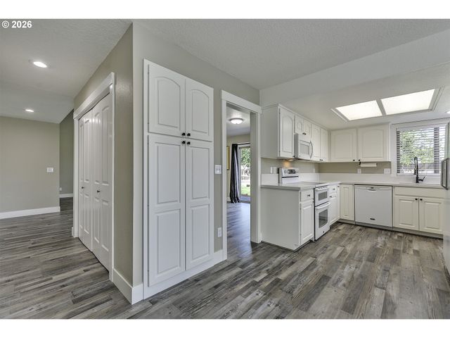 1524 Ne GREENSWORD Dr, Hillsboro, OR 97124