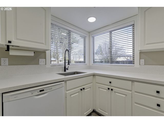 1524 Ne GREENSWORD Dr, Hillsboro, OR 97124