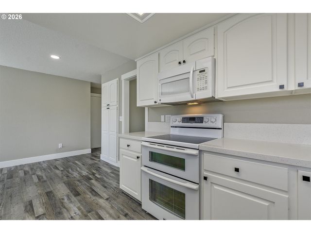 1524 Ne GREENSWORD Dr, Hillsboro, OR 97124