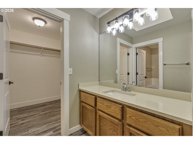 1524 Ne GREENSWORD Dr, Hillsboro, OR 97124