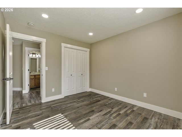 1524 Ne GREENSWORD Dr, Hillsboro, OR 97124