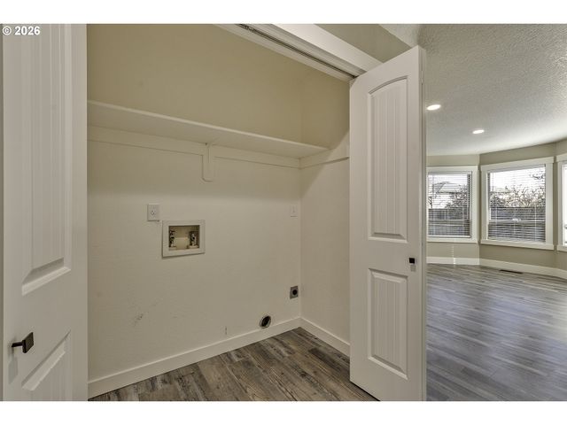 1524 Ne GREENSWORD Dr, Hillsboro, OR 97124