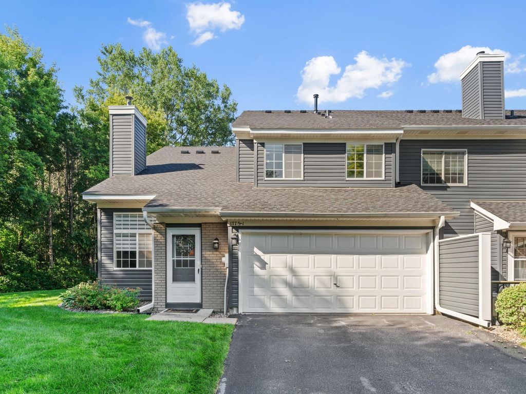 1775 Donegal Drive 1, Woodbury, MN 55125