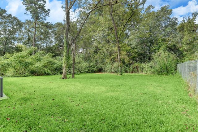 409 S 12th Street B, Conroe, TX 77301
