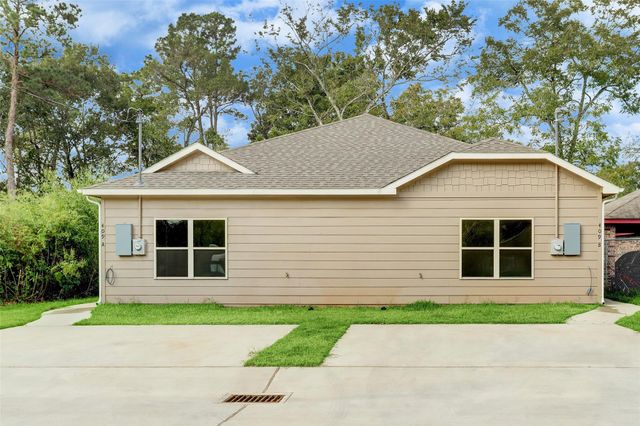 409 S 12th Street B, Conroe, TX 77301