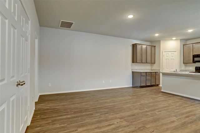 409 S 12th Street B, Conroe, TX 77301
