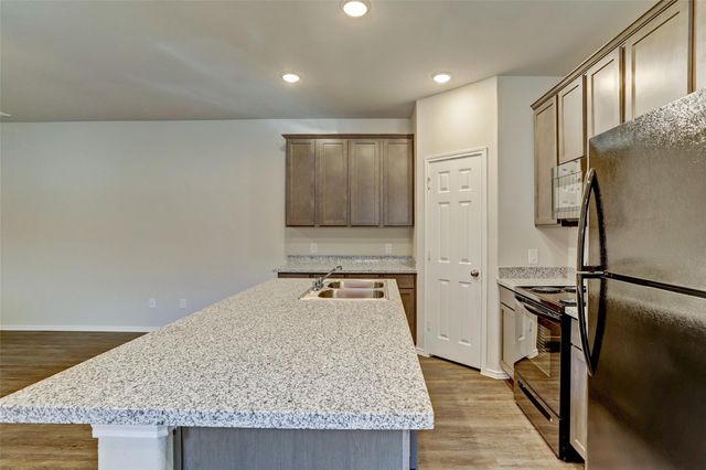 409 S 12th Street B, Conroe, TX 77301