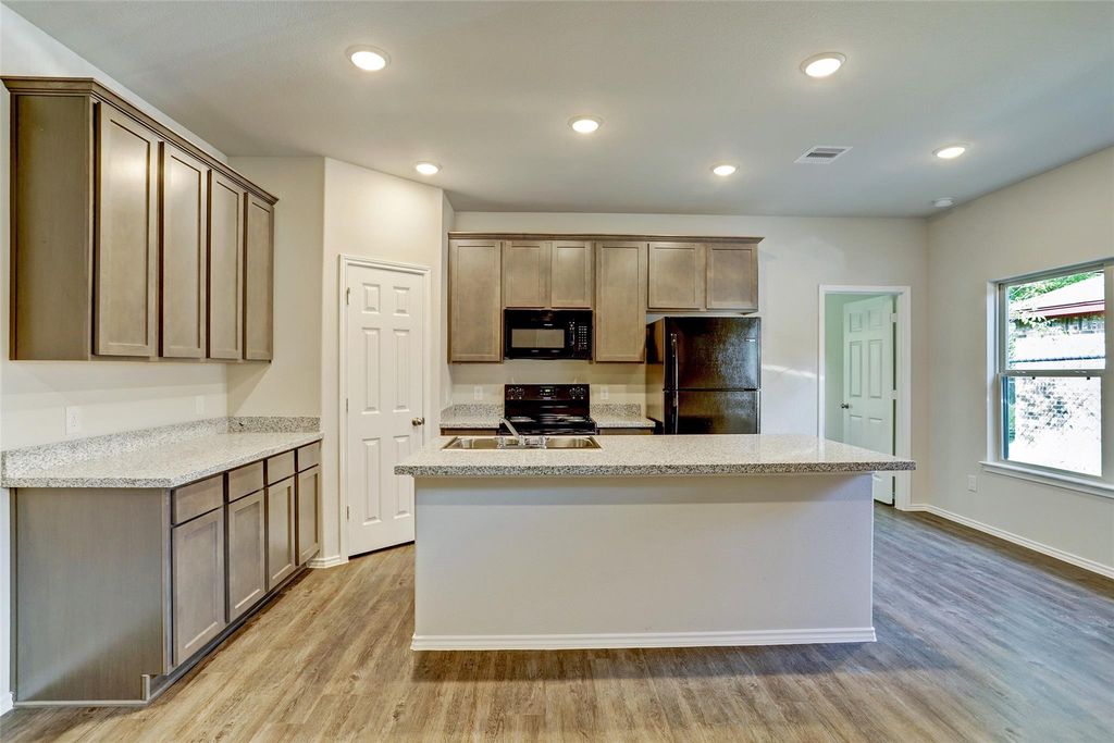 409 S 12th Street B, Conroe, TX 77301