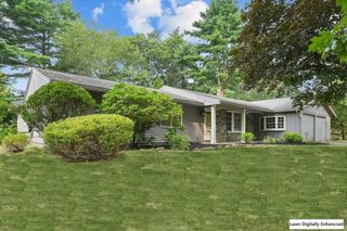 8 Birch Ln, Ipswich, MA 01938