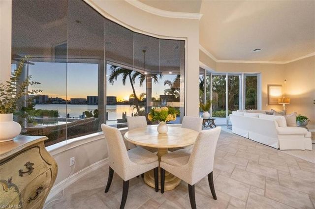 2825 Leeward LN, Naples, FL 34103