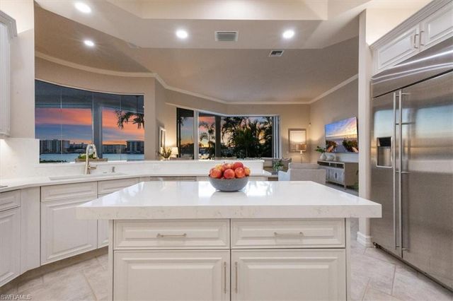 2825 Leeward LN, Naples, FL 34103