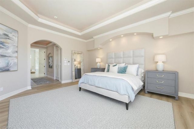 2825 Leeward LN, Naples, FL 34103