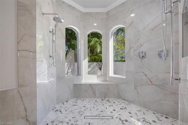 2825 Leeward LN, Naples, FL 34103