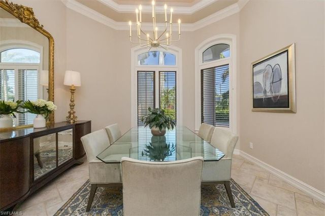 2825 Leeward LN, Naples, FL 34103