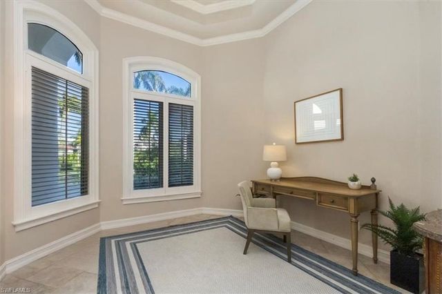 2825 Leeward LN, Naples, FL 34103