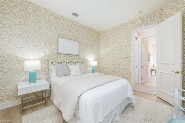 2825 Leeward LN, Naples, FL 34103