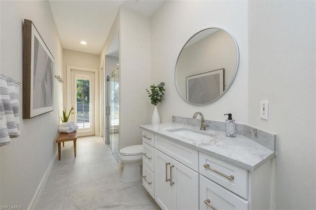 2825 Leeward LN, Naples, FL 34103