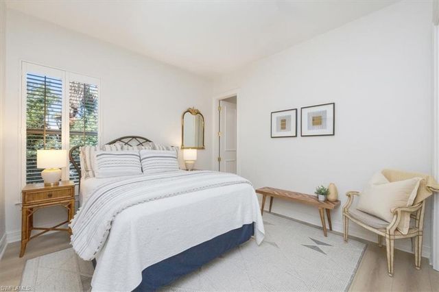 2825 Leeward LN, Naples, FL 34103