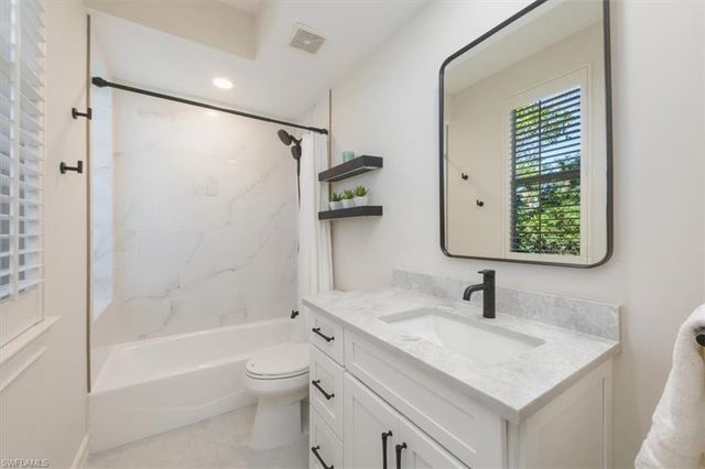 2825 Leeward LN, Naples, FL 34103