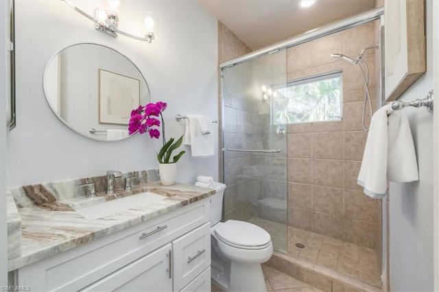 2825 Leeward LN, Naples, FL 34103