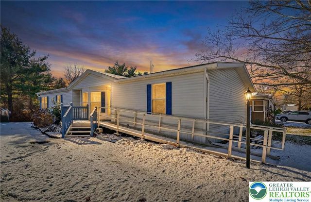 188 Greenbriar Drive, East Allen Twp, PA 18014