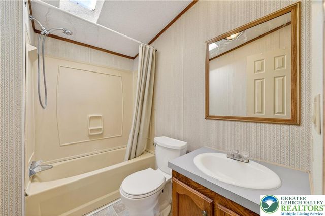 188 Greenbriar Drive, East Allen Twp, PA 18014