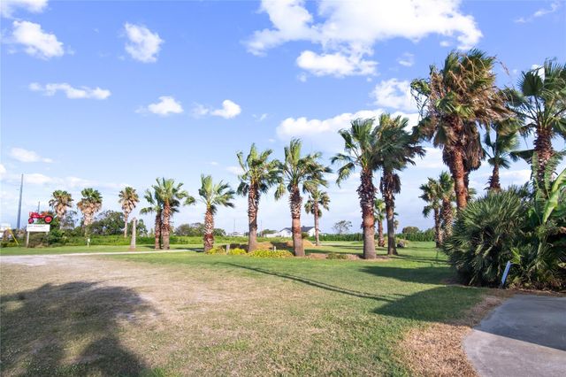 2061 Highway 87, Crystal Beach, TX 77650