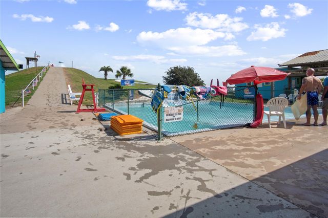 2061 Highway 87, Crystal Beach, TX 77650