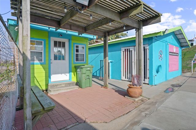 2061 Highway 87, Crystal Beach, TX 77650